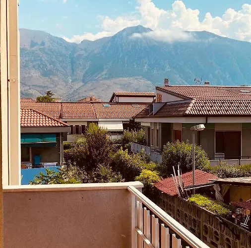 アパート Oasi スルモナ