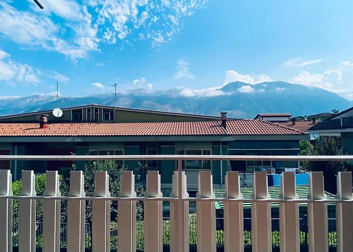 アパート Oasi スルモナ